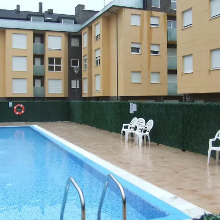 En Urbanizacion Con Piscina Centro De Unquera-val De San Vicente Ideal Parejas *
